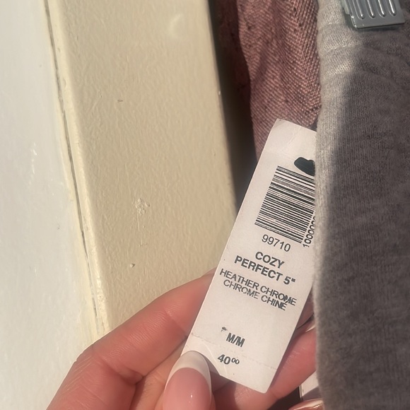 Tna cozy perfect 5” short (nwt) - Picture 2 of 4